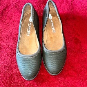 Dr School’s Army Green (Foam Technology)Size 10 Wedge Heels!
